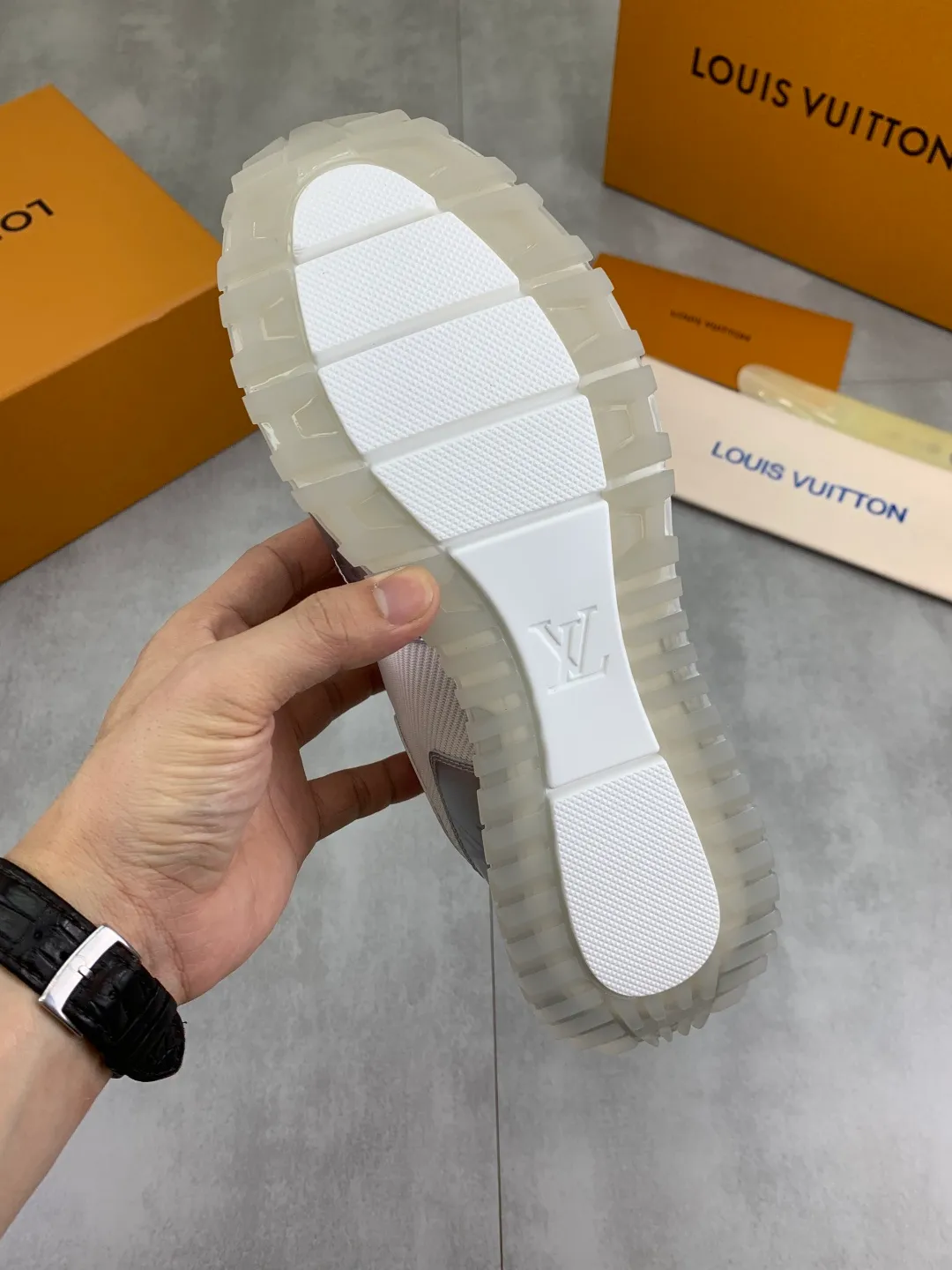 Men's men's shoes 💰P680 new style 💶[LOUIS VUITTON] (original order) new style 🍀LV Louis Vuitton * - top version of LV classic trendy shoes! Made of imported original cowhide and water-dyed cowhide lining. The latest original wear-resistant rubber combination outsole! High quality products! Multiple colors available, code number: 38-44 (45 46 customized)